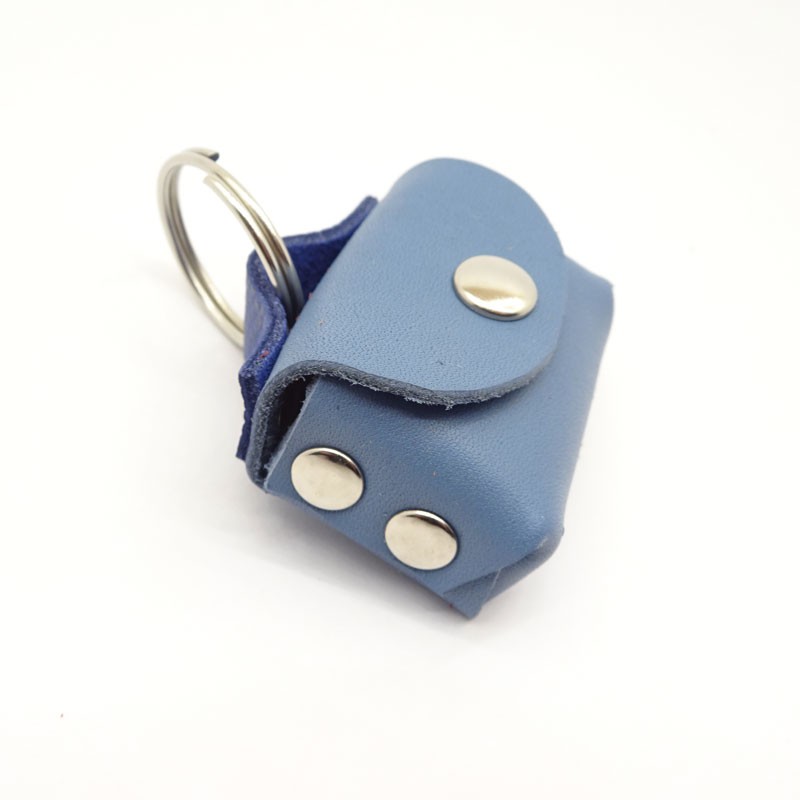 Porte clés chat en cuir bleu